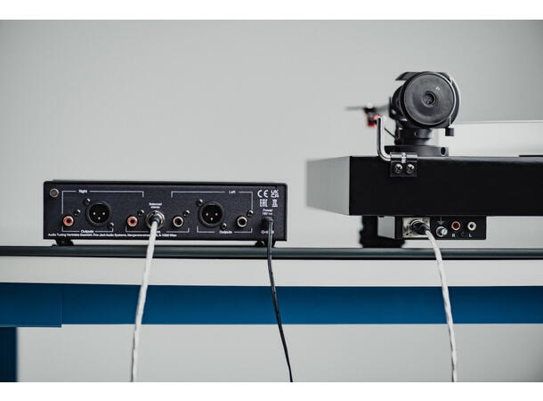 Pro-Ject X2 B platespiller - hvit Ortofon Quintet Red MC pickup 