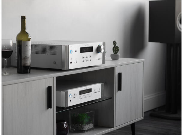 Rotel RA-6000 forsterker - sort Integrert referanseforsterker 