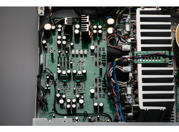 Marantz Model 40n - Sølvgull Integrert forsterker med innebygget HEOS 