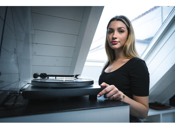 Pro-Ject Colourful Audio System E - sort Alt-i-ett komplett stereoanlegg 