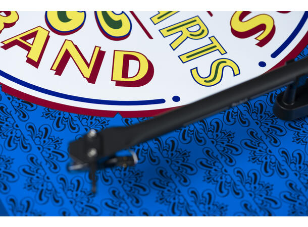 Pro-Ject Essential lll -  Sgt. Pep DEMO Art collection platespiller med OM10 