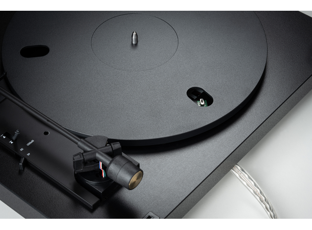 Pro-Ject A1.2 - sort Helautomatisk platespiller- OM10 pickup 