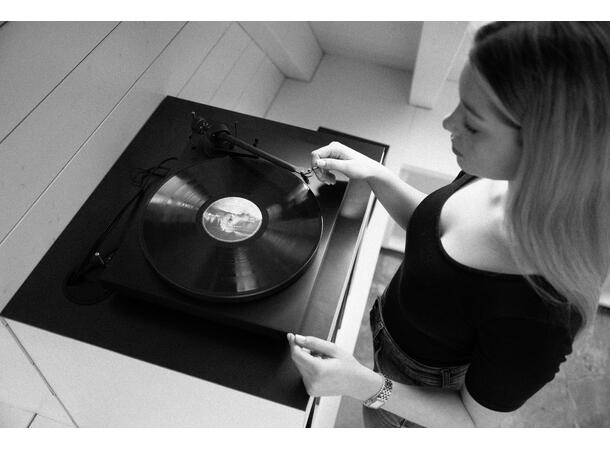 Pro-Ject Colourful Audio System E - hvit Alt-i-ett komplett stereoanlegg 