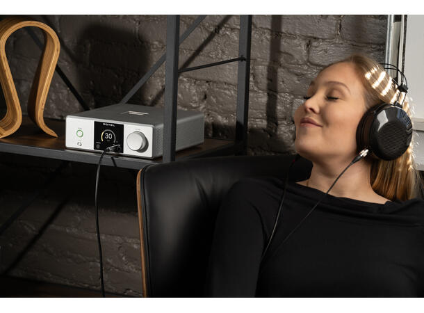 Rotel DX-3 - sølv Hodetelefonforsterker 