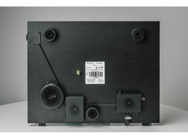 Pro-Ject E1.2 Phono - sort piano Platespiller med innebygd  RIAA-trinn 