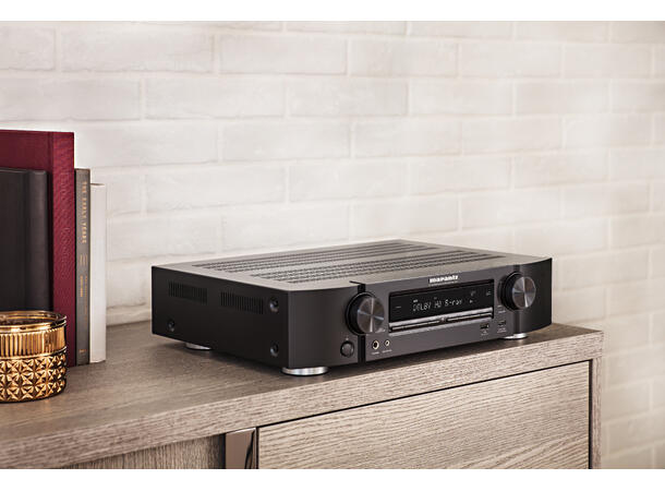 Marantz NR1510 Sort 5.2Ch 8K AV Receiver med HEOS 