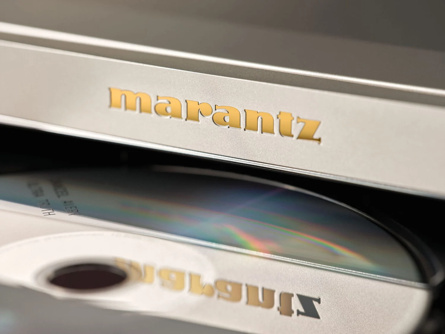 Marantz CD 70 med CD-skuff og Marantz-logo