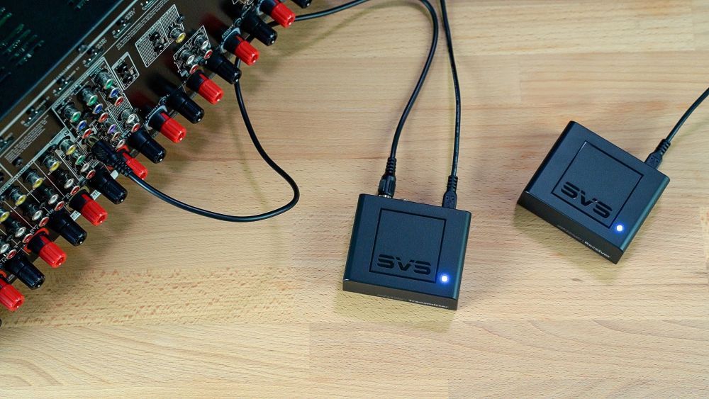 SVS SoundPath Multi-Band Wireless Audio Adapter i oppsett