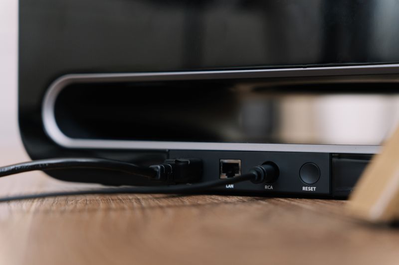 WiiM Sub Pro bakpanel – Wi-Fi, Bluetooth, RCA og Ethernet